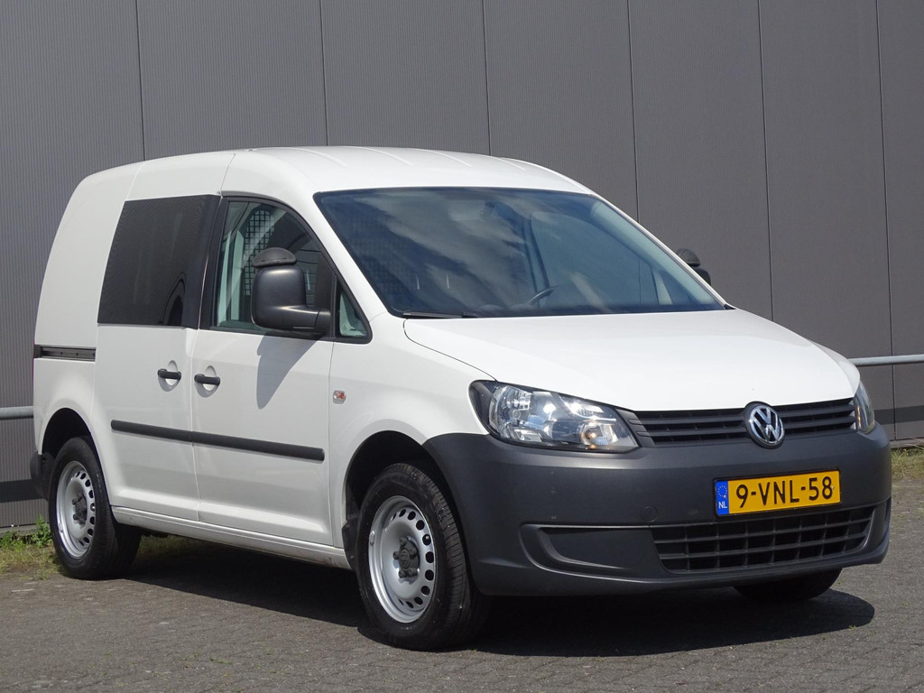 38461134-2.jpg