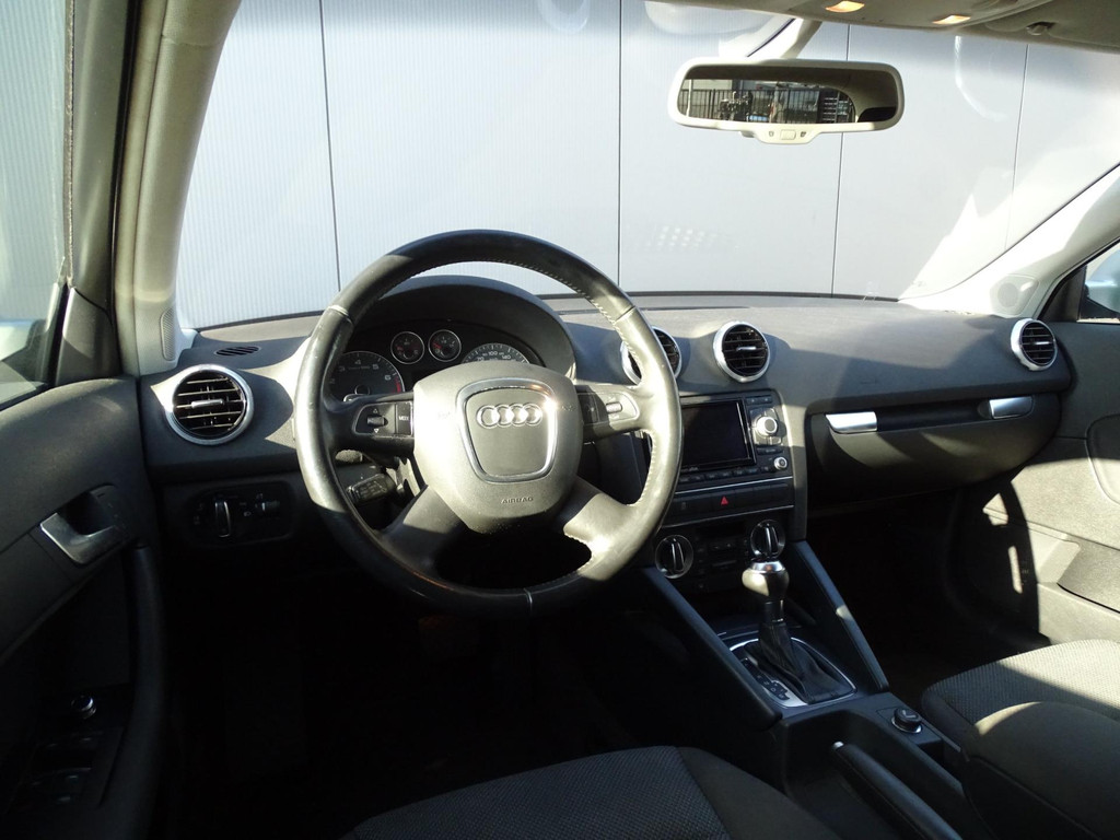 41078087-10.jpg