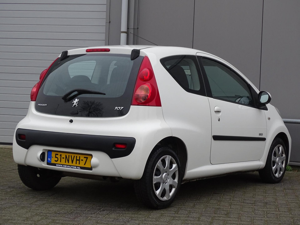 42435860-6.jpg