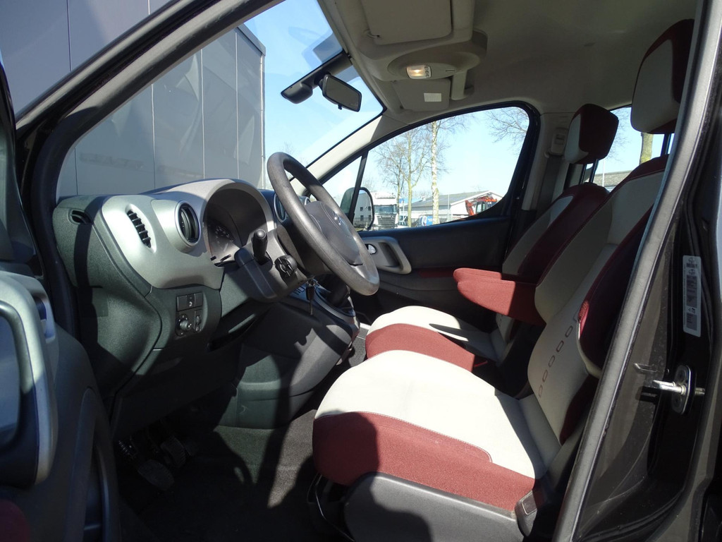 42860130-10.jpg
