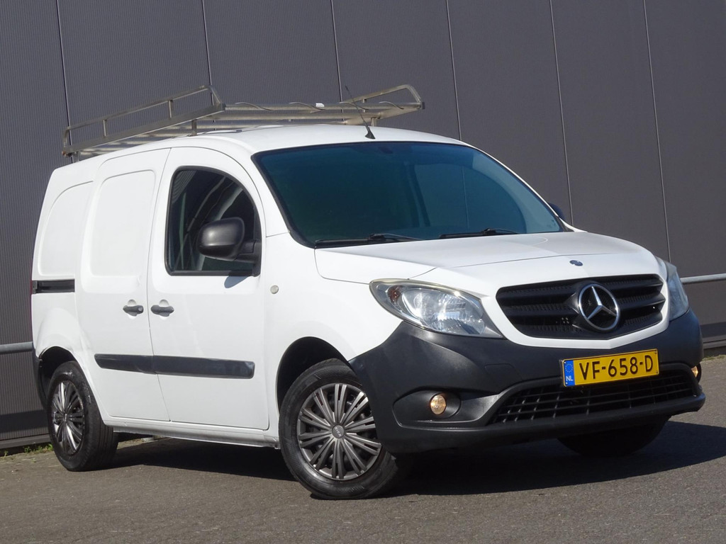 43043705-2.jpg