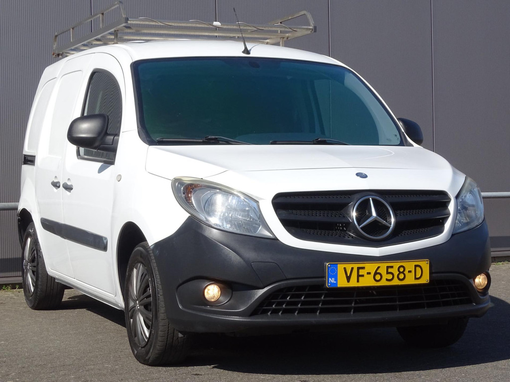 43043705-4.jpg