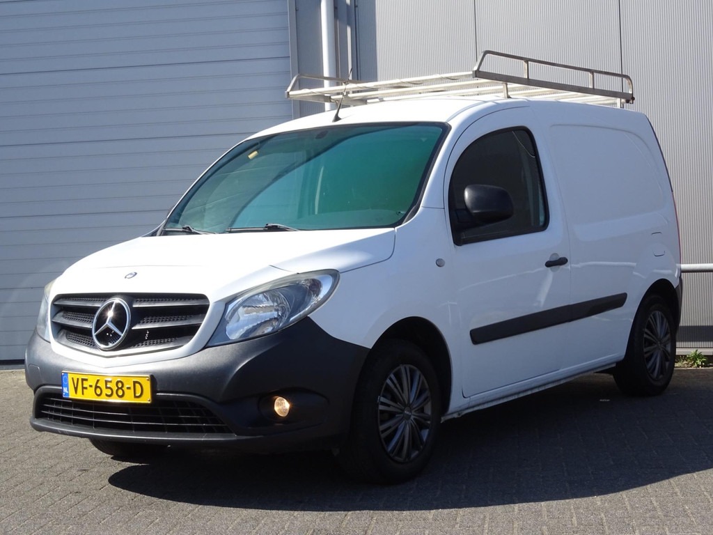 43043705-5.jpg