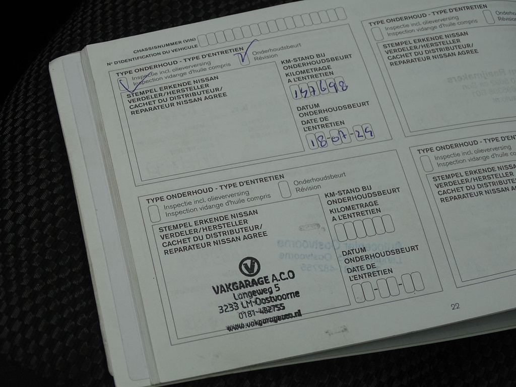 43067464-16.jpg