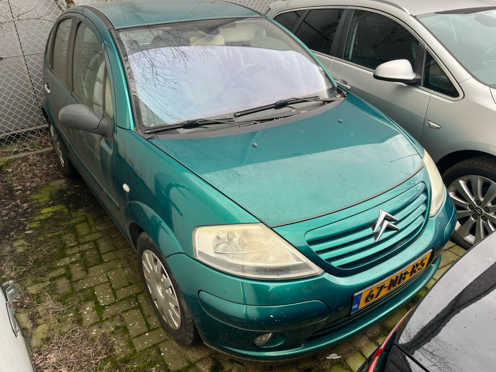 43221616-3.jpg