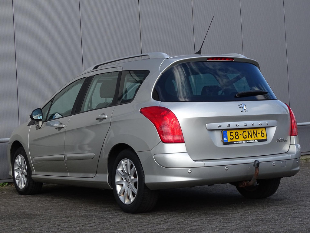 43937572-7.jpg