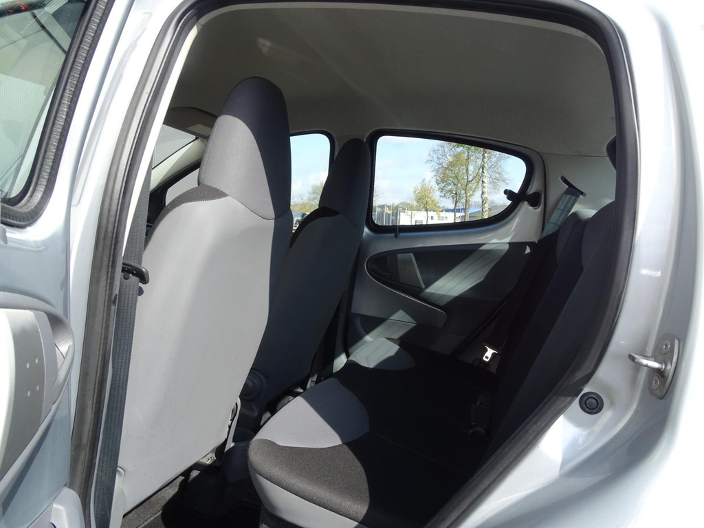 43959930-10.jpg