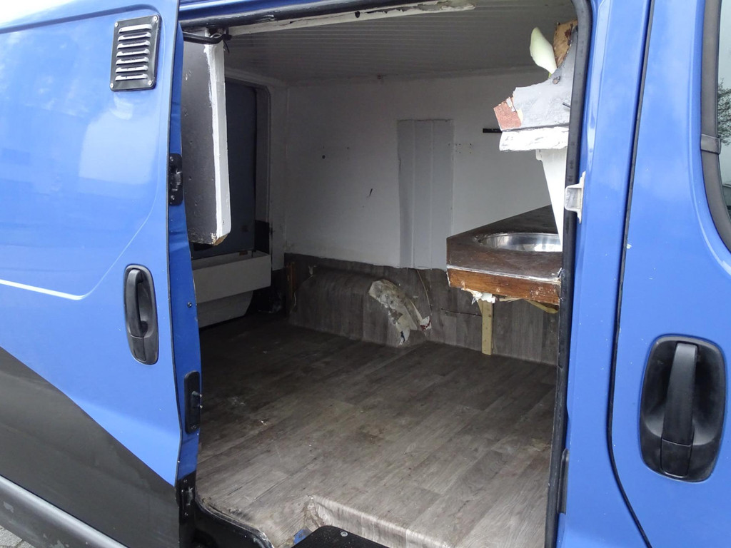 44017453-8.jpg