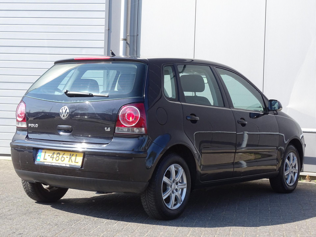 44018489-7.jpg