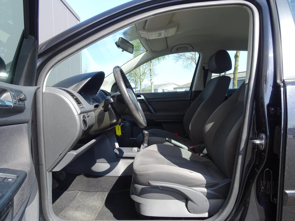 44018489-8.jpg