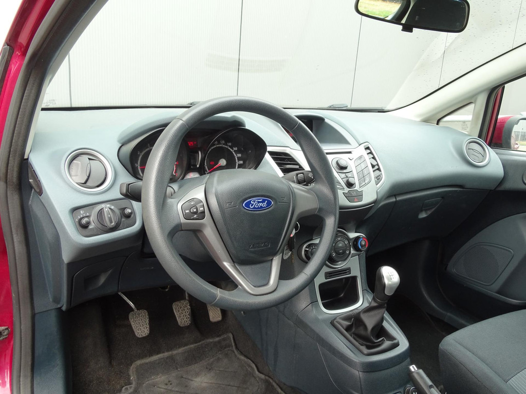 45242140-9.jpg