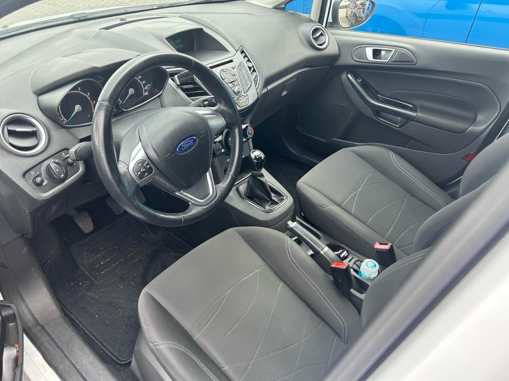 47071061-2.jpg