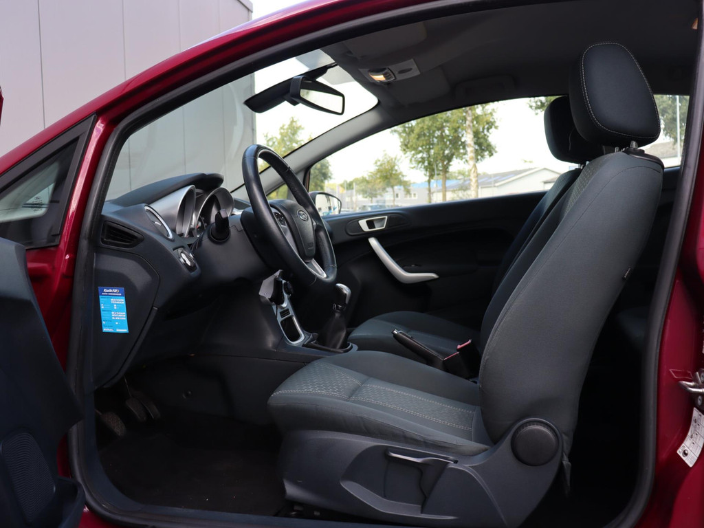 47072681-7.jpg