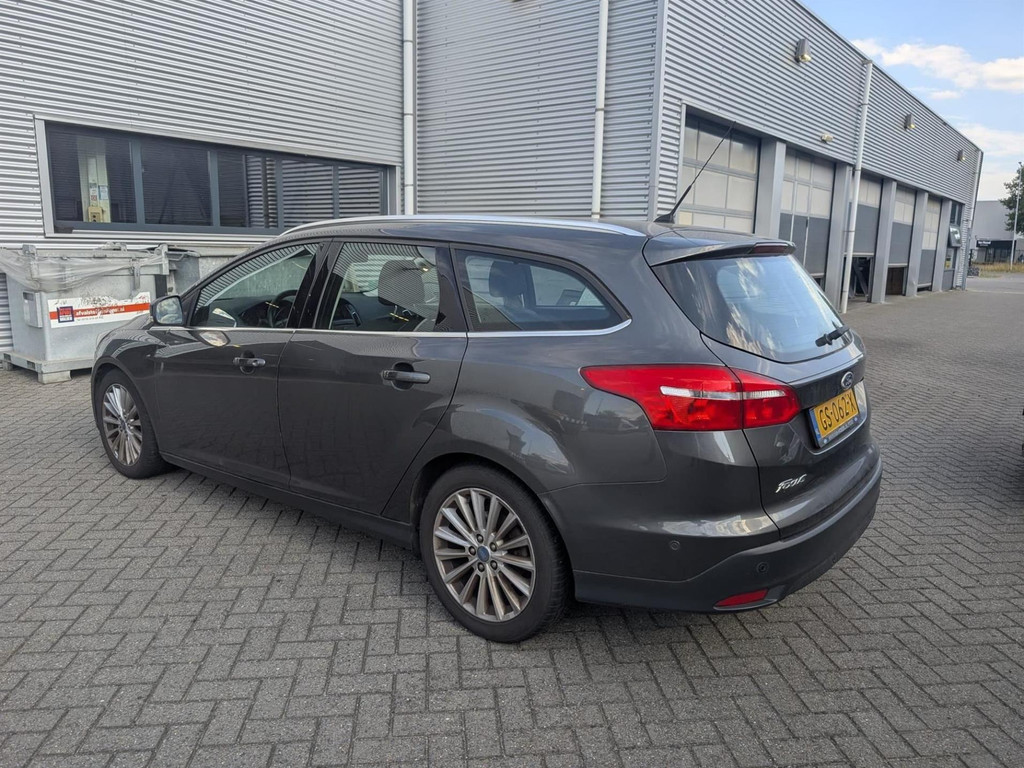 47392244-4.jpg