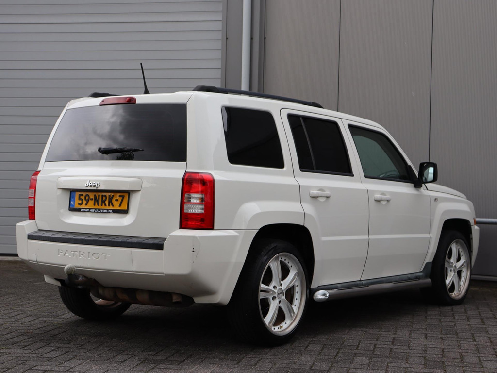 47708075-7.jpg