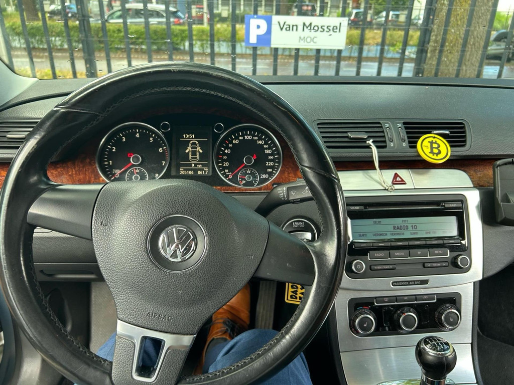 47810084-3.jpg