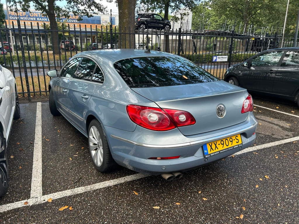 47810084-4.jpg