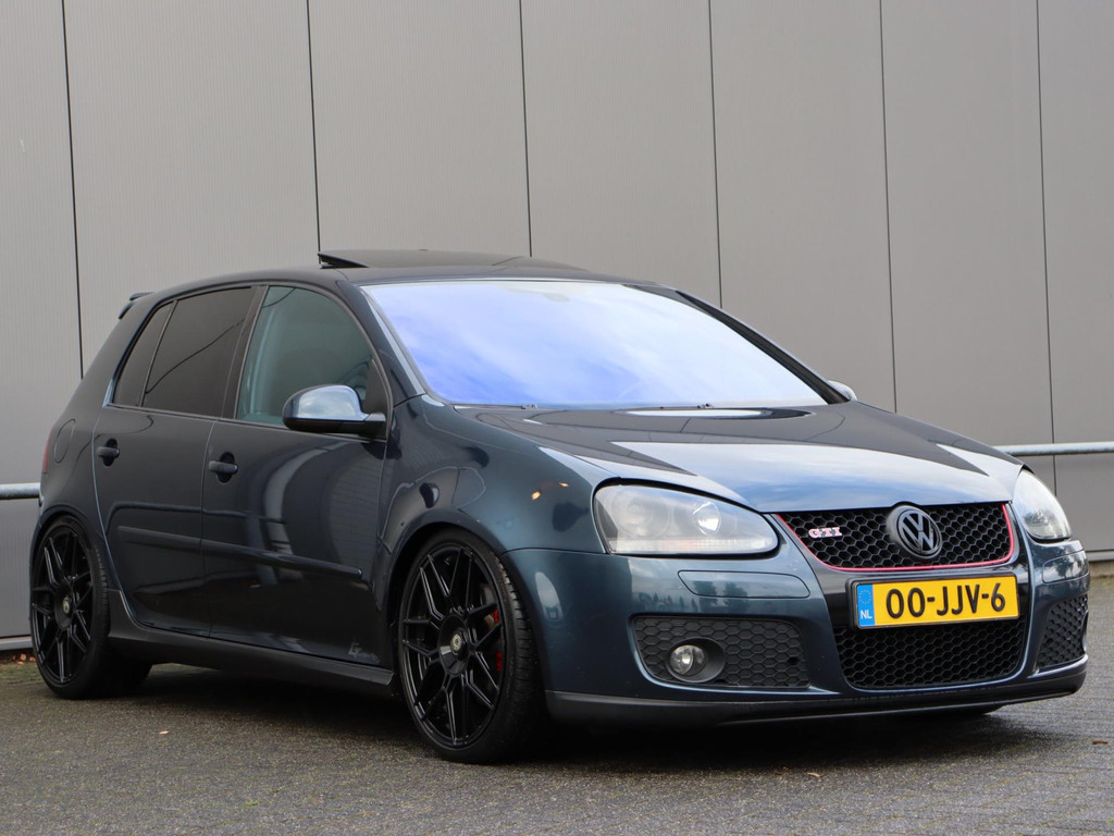 48561439-3.jpg