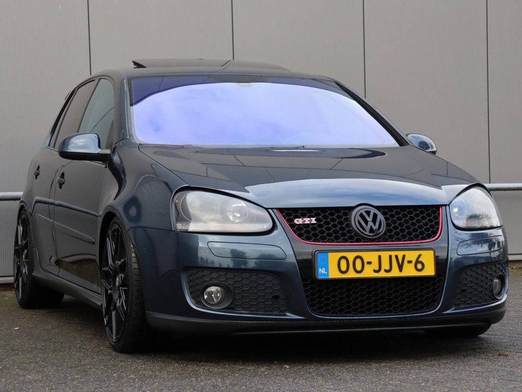 48561439-4.jpg