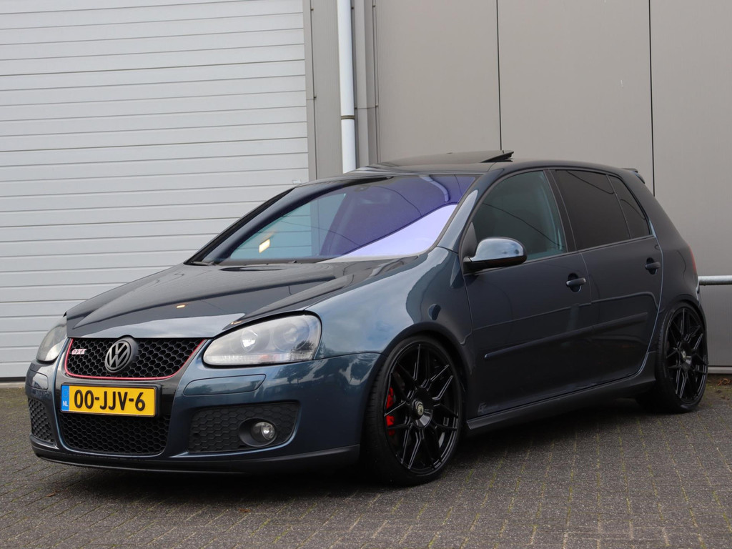 48561439-5.jpg