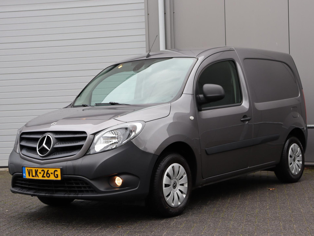 48561497-4.jpg
